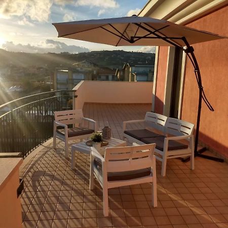 Seafront And Mountain View Penthouse Lägenhet Martinsicuro Exteriör bild